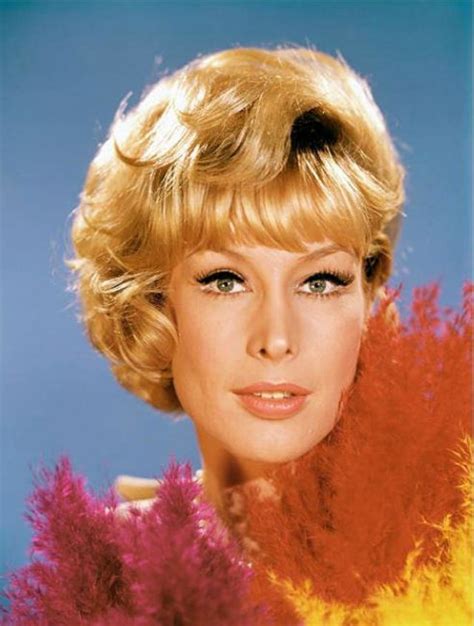 45 Beautiful Color Photographs of a Young Barbara Eden in the。